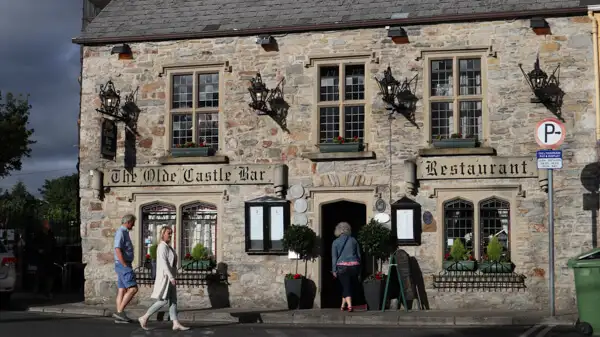 Historic pub in the town of Donegal