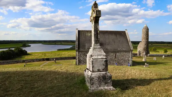 Clonmacnoise, medieval monatstery at River Shannon