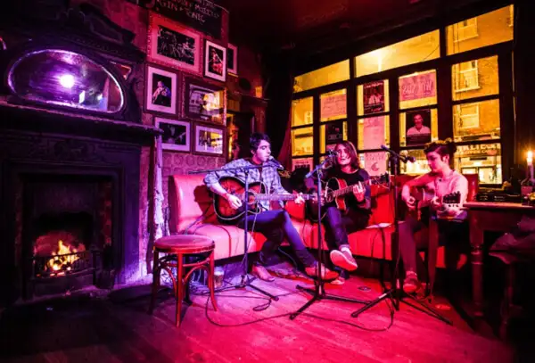 Photo: whelanslive.com