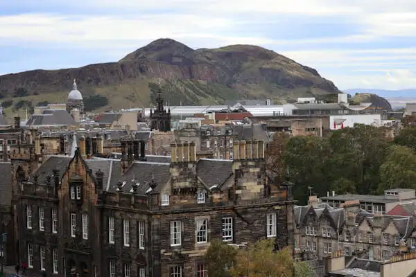 View from Edinburgh Castle over town and Arthur´s Seat