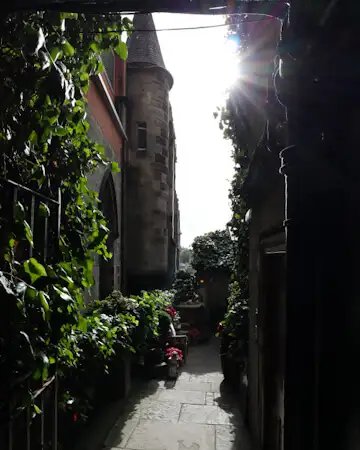 Narrow alley on Castle Hill Edinburgh