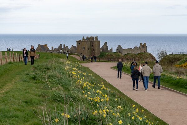 Visitors on the way to Dunnottar Castle