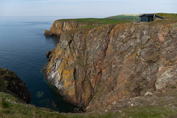 Steep cliffs at Mull of Galloway Restaurant