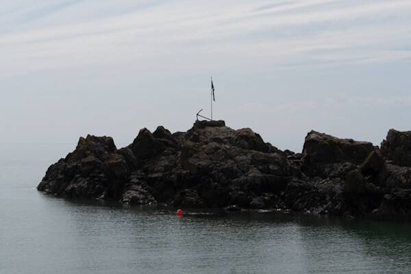 Anker and Scottish Flag on a harbour cliff