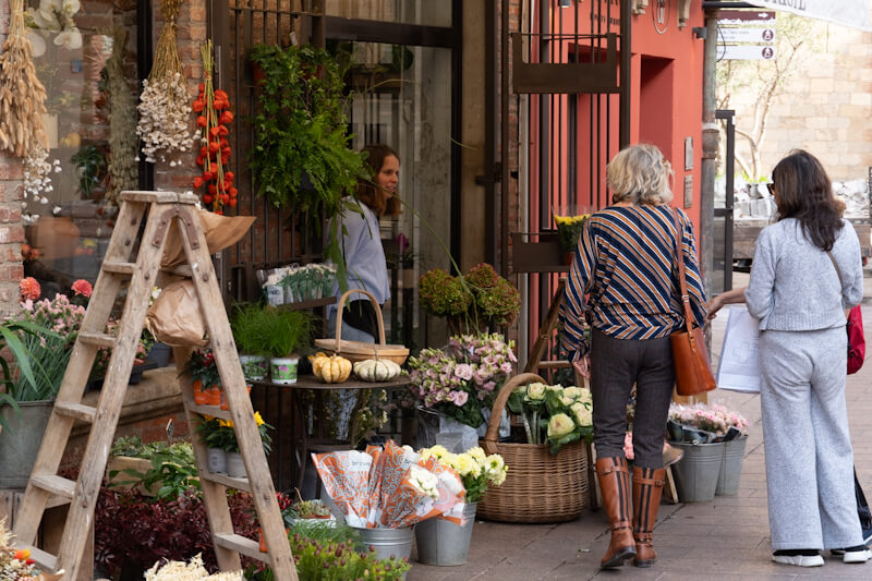 Flower shop in the old town (Perpignan)
