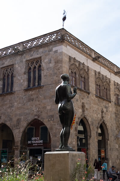 At the Loge de la mer de Perpignan