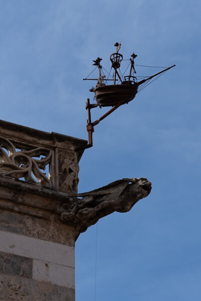 Details at the Loge de mer de Perpignan