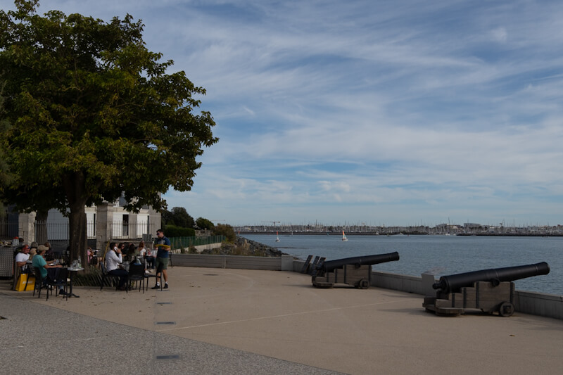 Restaurant at the beach promenade (La Rochelle)