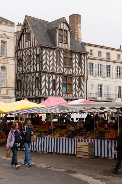 Market place in the old town (La Rochelle)