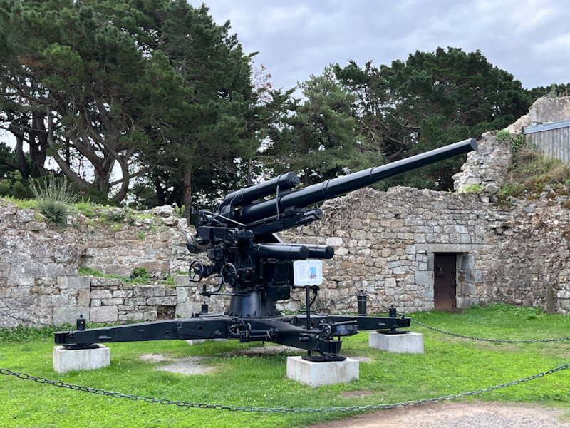 WW2 artillery at Memorial de la Bataille de Saint-Malo