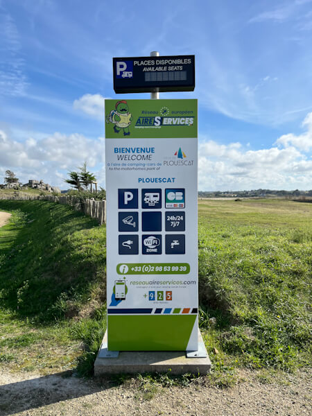 Automated place for overnight stay (motorhome camping in France)