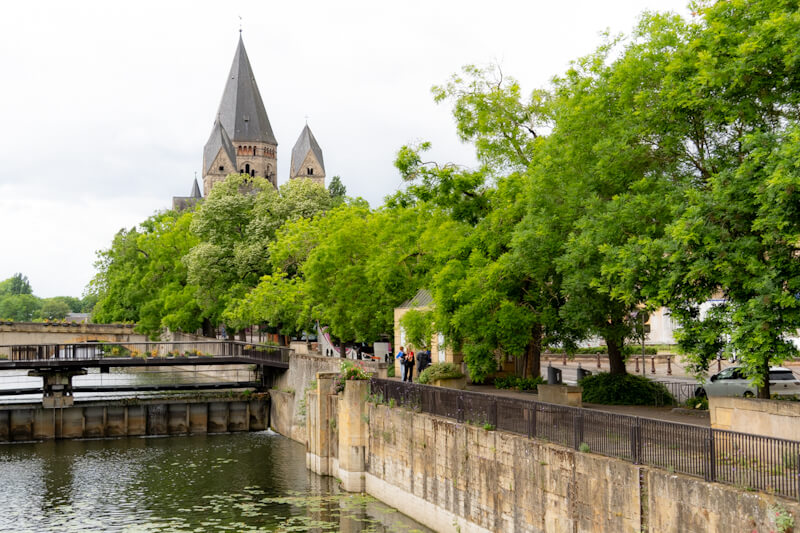 Riverside of Place de la Comédie
